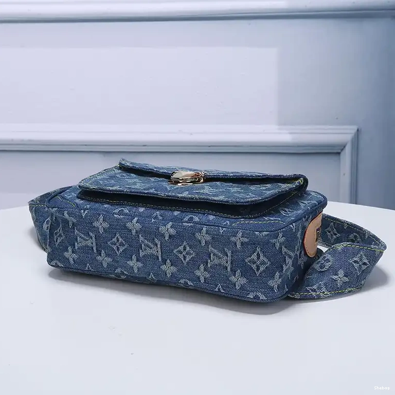 LV 1906BL0130 Bags 0812